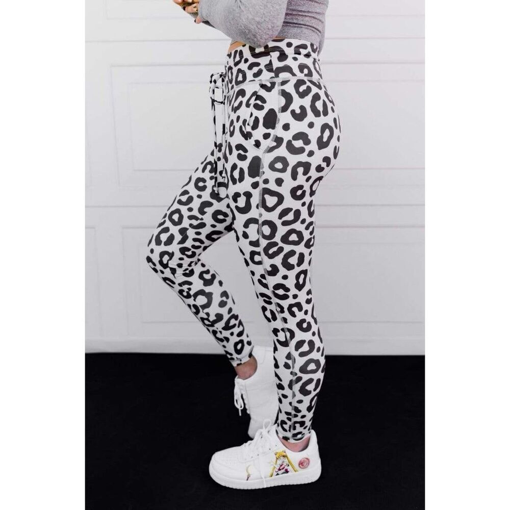 Celestial Bodiez NWT Power 7/8th Leggings in 'Snow Leopardess' Size Small